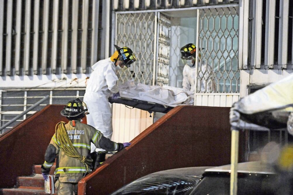 Autoridades informaron que fue una inhalación de monóxido de carbono lo que provocó la muerte de una familia en la Unidad Habitacional Iztacalco. (LUIS CARBAYO. CUARTOSCURO)