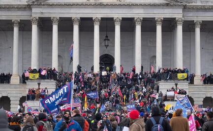 Legisladores denuncian intento de "golpe de Estado" en EU tras invasión en Congreso