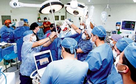 IMSS surgeons successfully place artificial heart