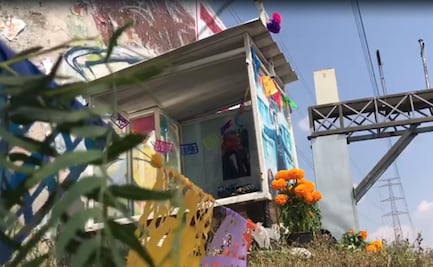Con flores, cervezas y veladoras, dedican ofrenda a Octavio Ocaña en lugar donde falleció