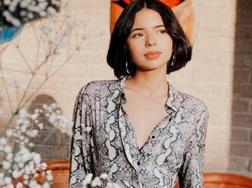 Ángela Aguilar muestra cómo acentuar la cintura con un chaleco