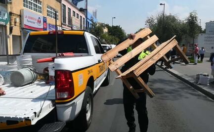 Retiran vehículos y objetos que obstruyen la vía pública en calles de Azcapotzalco