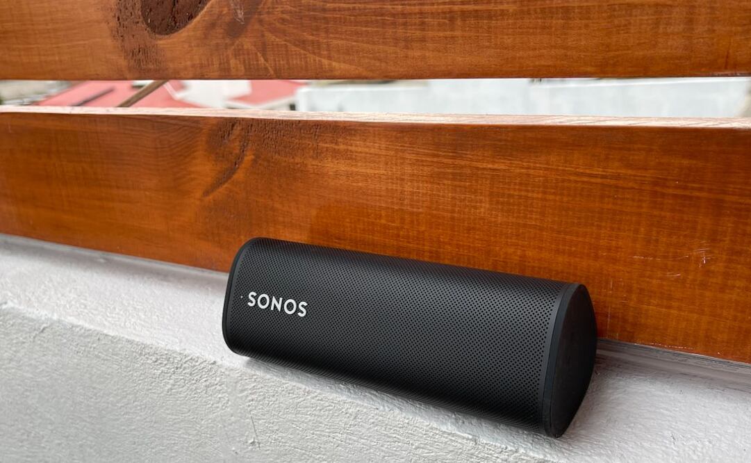 Esta bocina es compatible con el asistente virtual de Google y con Alexa, de Amazon