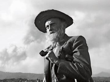 Gentes profanas en el convento, por Christopher Domínguez Michael