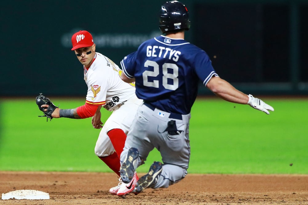 David Vidal durante el juego de inauguración del estadio Alfredo Harp Helú, entre Diablos Rojos y Padres de San Diego.  FOTO/IMAGO7