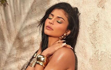Kylie Jenner presume cuerpazo con bikini de Chanel