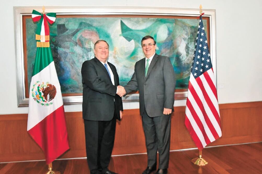 El secretario de Estado de Estados Unidos, Mike Pompeo, y el canciller Marcelo Ebrard durante una reunión en la Ciudad de México, en la que tocaron temas relacionados con el flujo migratorio. Foto/ESPECIAL