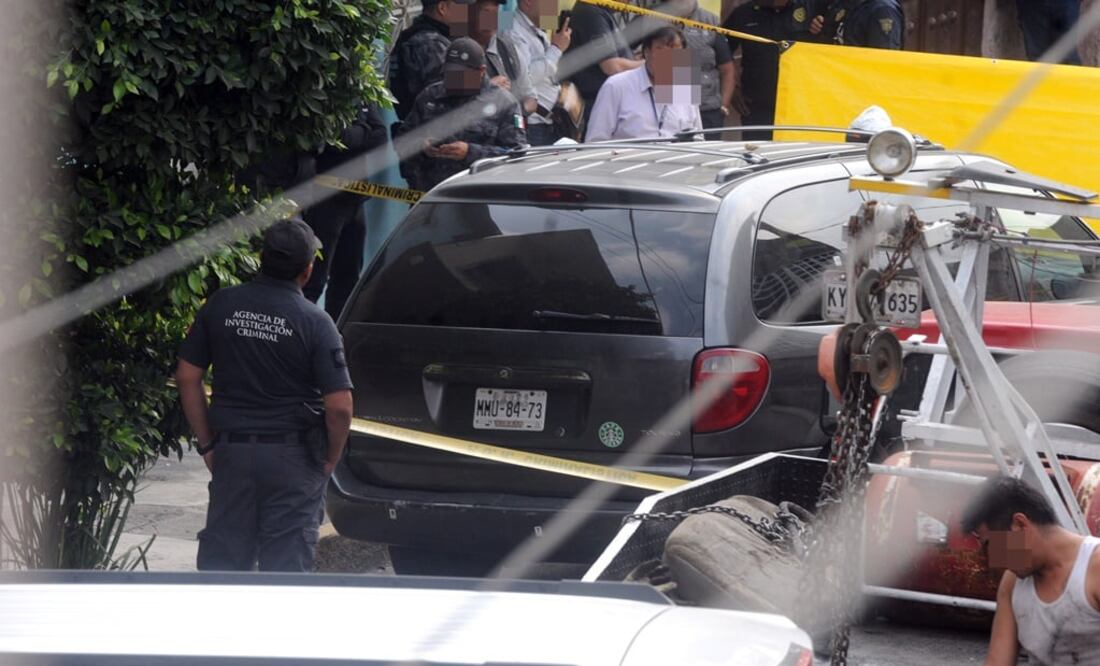 Elementos de la Agencia de Investigación Criminal (AIC) de la Procuraduría General de la República (PGR) localizaron la camioneta en la que viajaban los agresores de la senadora Ana Gabriela Guevara el viernes pasado (Foto: Especial)