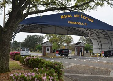 Trump dice que el rey saudí consideró "salvaje" el ataque en base naval de EU