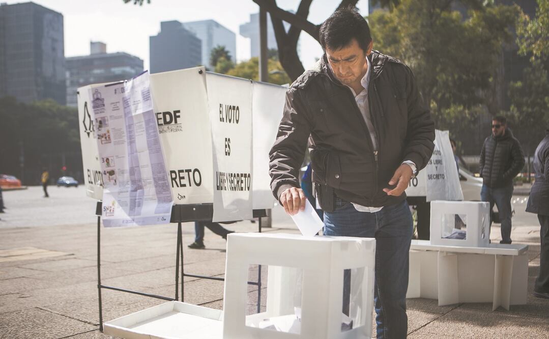 El INE analiza el número y los lugares donde instalará las mesas de recepción de opiniones sobre la consulta popular del próximo 1 de agosto en todo el país. Foto: ARCHIVO EL UNIVERSAL