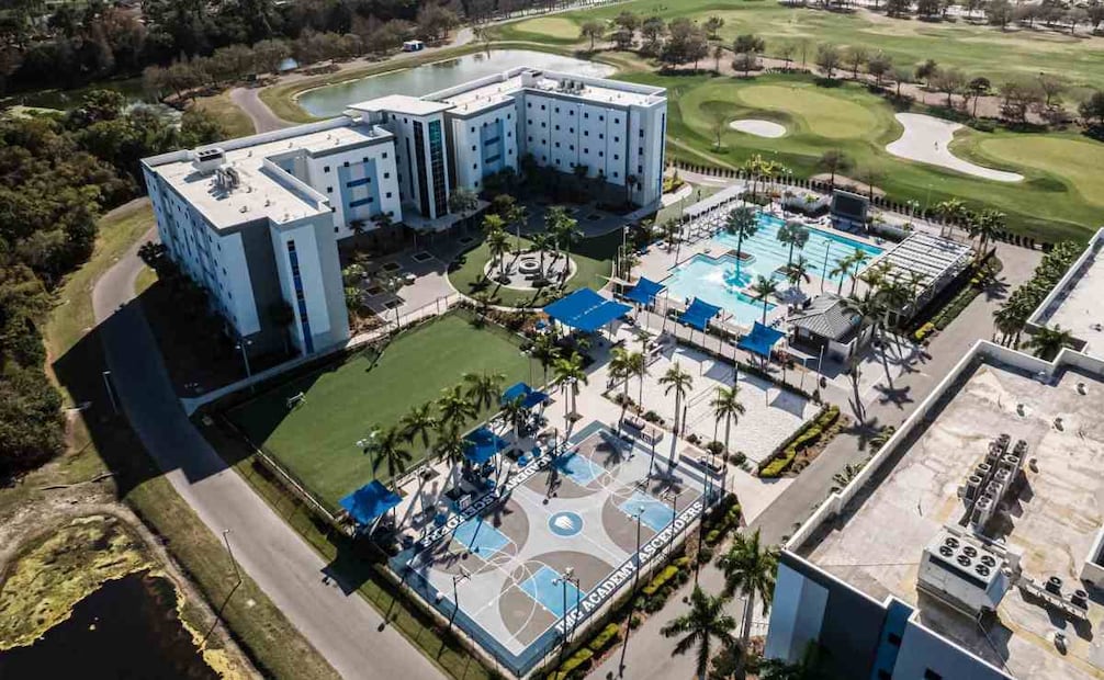 Con un campus de 600 acres y programas deportivos de élite, la academia cobra hasta 105 mil dólares al año. (15/02/26) Foto: IMG Academy