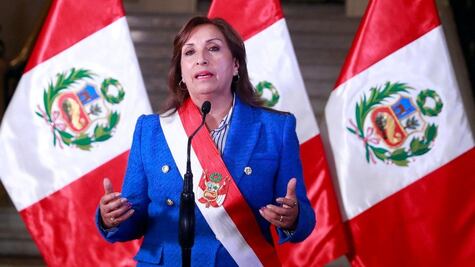 Presidenta de Perú declara estado de emergencia en el sur del país tras muertes durante protestas; propone elecciones en 2024