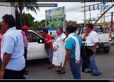 Maestros bloquean carreteras en Tabasco