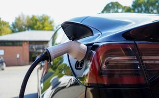 Qué se necesita para poner un cargador de auto eléctrico en casa