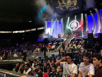 Pese a retraso de 2 horas, God Level conmociona en la Arena 