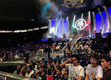 Pese a retraso de 2 horas, God Level conmociona en la Arena