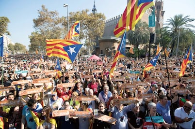 Cataluña pone a España en crisis política