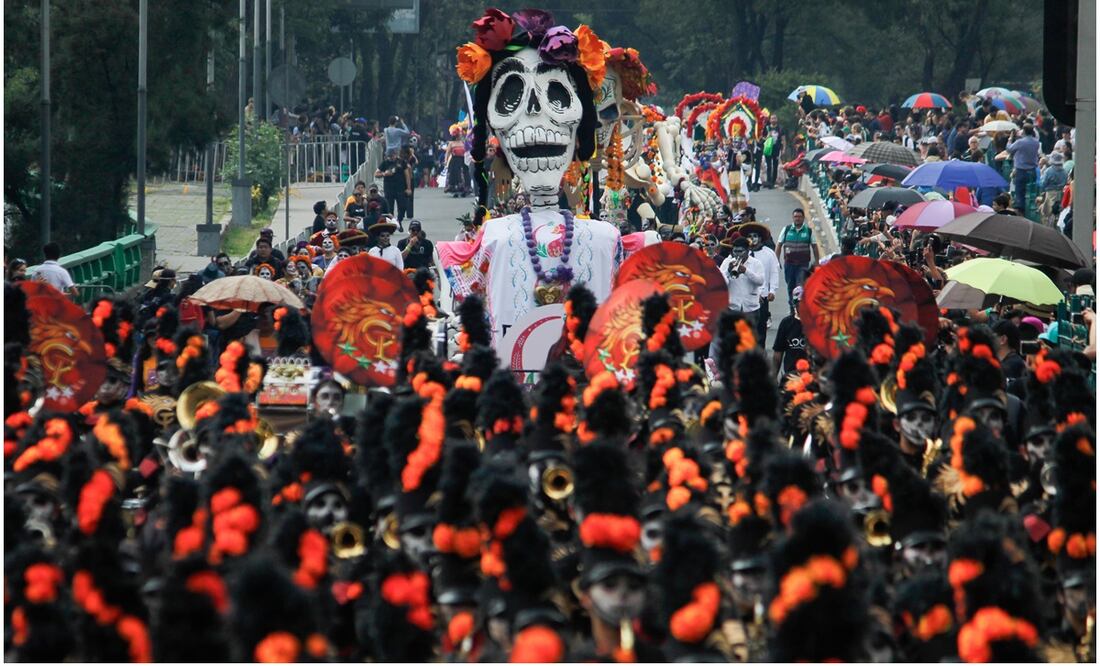 Ciudad de México. 02 de Noviembre de 2024. La jefa de gobierno de la Ciudad de México, Clara Brugada, encabeza y da inicio al Gran Desfile de Día de Muertos. Foto: Luis Camacho / EL UNVIERSAL