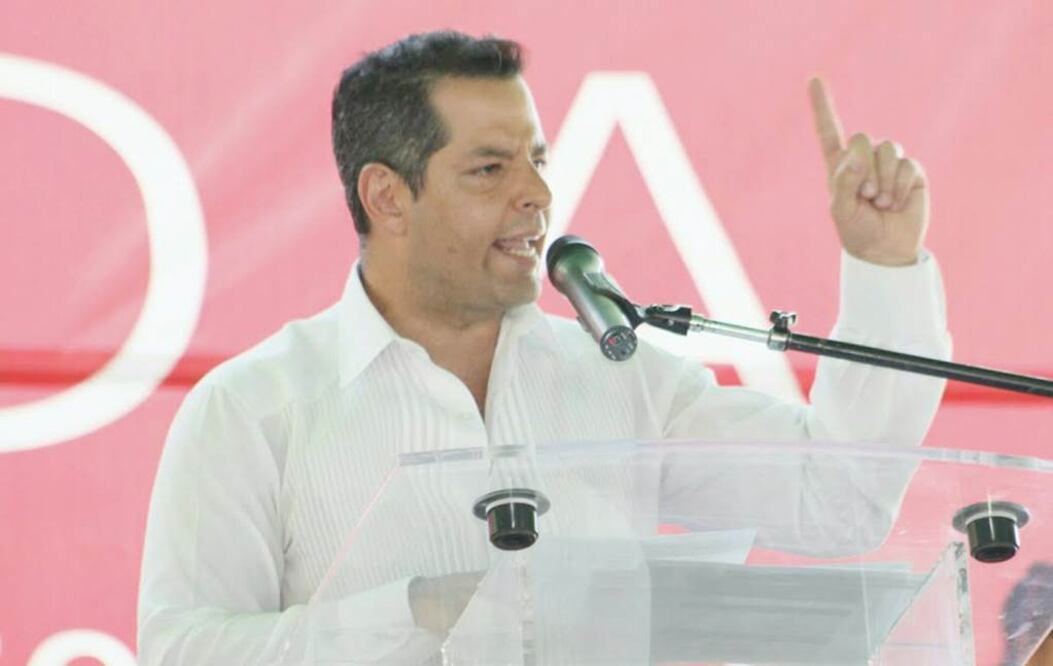 Alejandro Murat Hinojosa, director del Infonavit, durante su gira por Oaxaca. (Foto: Agencia Quadratín)