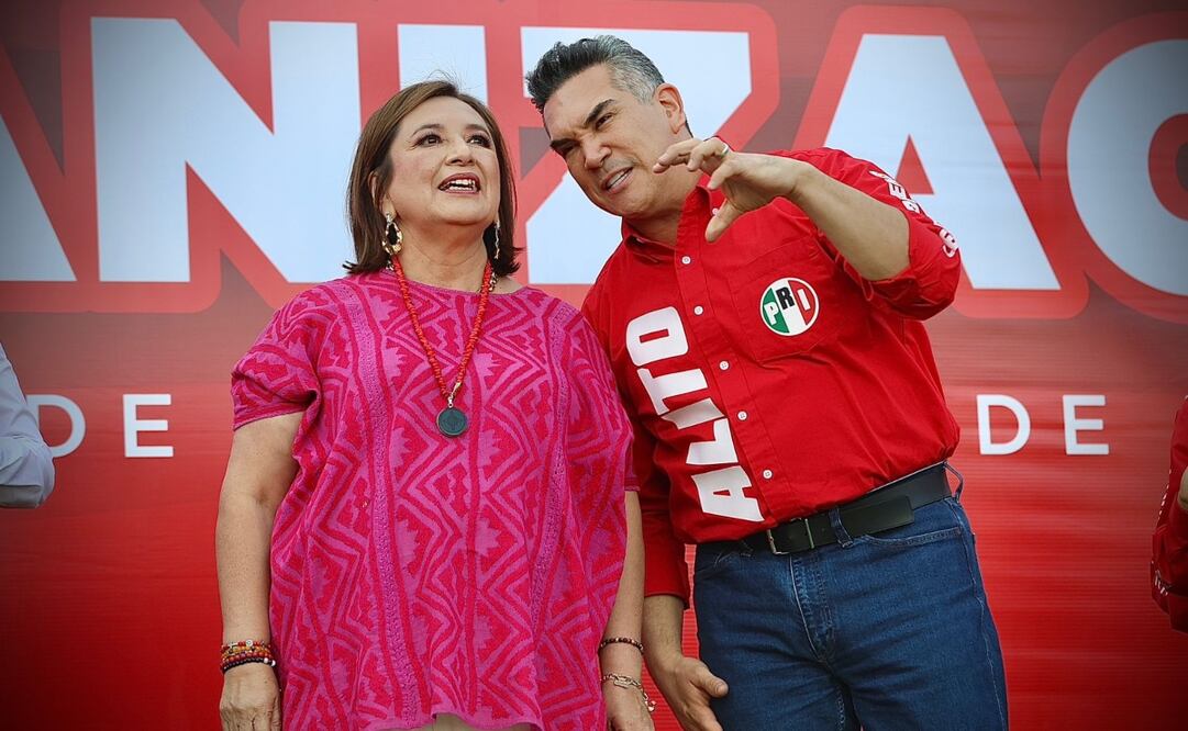 Acompañada del presidente del partido tricolor, Alejandro Moreno Cárdenas, la aspirante presidencial opositora se reunió con la militancia priista del Estado de México. Foto: Berenice Fregoso/ EL UNIVERSAL