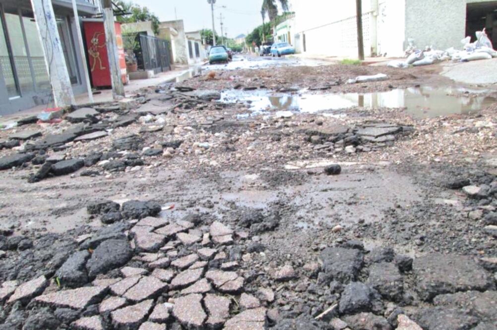 Los remanentes del huracán Marty empeoraron las condiciones geográficas de calles del municipio de Guaymas, constató la gobernadora Pavlovich (ESPECIAL)