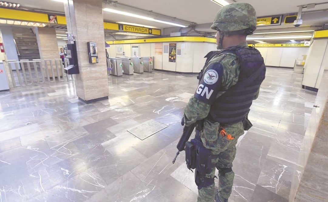 Autoridades del Metro informaron que los operativos de la Guardia Nacional se realizarán de forma itinerante en diversas estaciones. Foto: ARMANDO MARTÍNEZ. EL UNIVERSAL