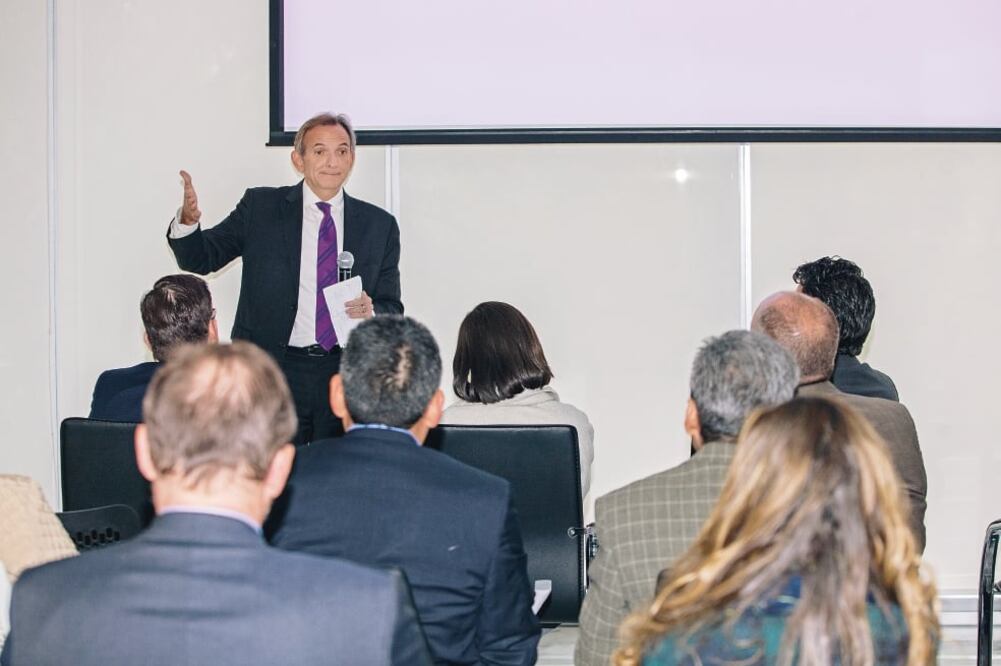 El ex embajador estadounidense Carlos Pascual reconoció que todavía no hay una evaluación sobre el impacto que tendrá la reforma fiscal de EU en México (CAMILA MATA. EL UNIVERSAL)