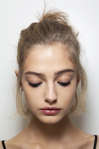 Maquillaje sencillo para un home office de 10