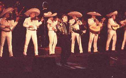 Juan Gabriel: recuperan imágenes inéditas de su primer concierto en Bellas Artes a 10 años de su muerte
