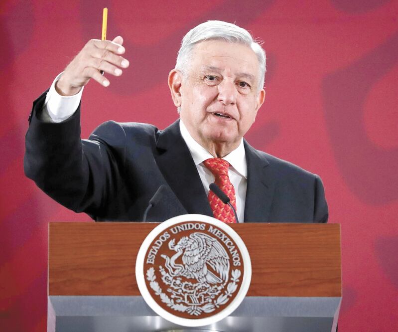 El presidente Andrés Manuel López Obrador afirmó que su intención es hacer pública la respuesta que dará al ciudadano que solicitó detalles sobre la salida del ministro Eduardo Medina Mora Icaza. Foto: DIEGO SIMÓN SÁNCHEZ. EL UNIVERSAL