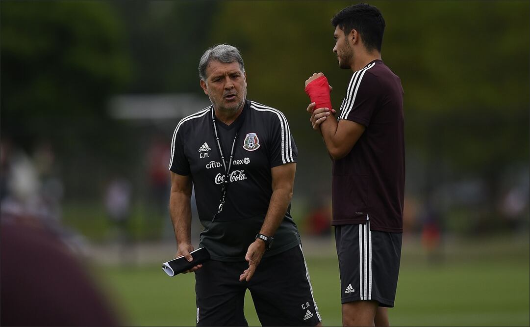 Gerardo Martino y Raúl Jiménez. Foto: Imago 7