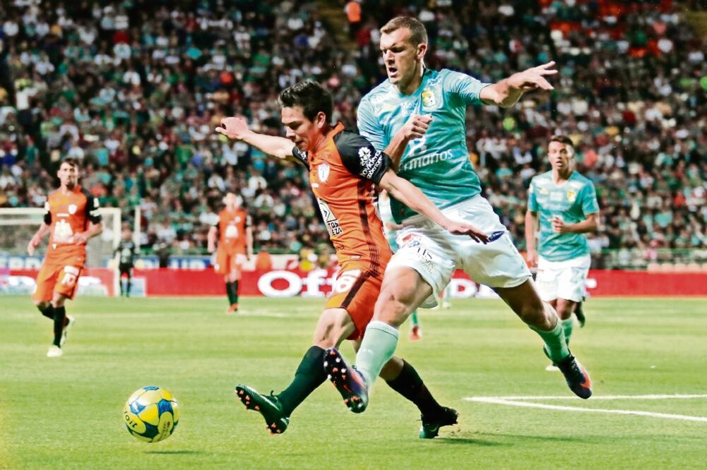 “Chucky” Lozano se despachó con tres goles en su duelo ante León. (ISMAEL ARROYO. IMAGO7)