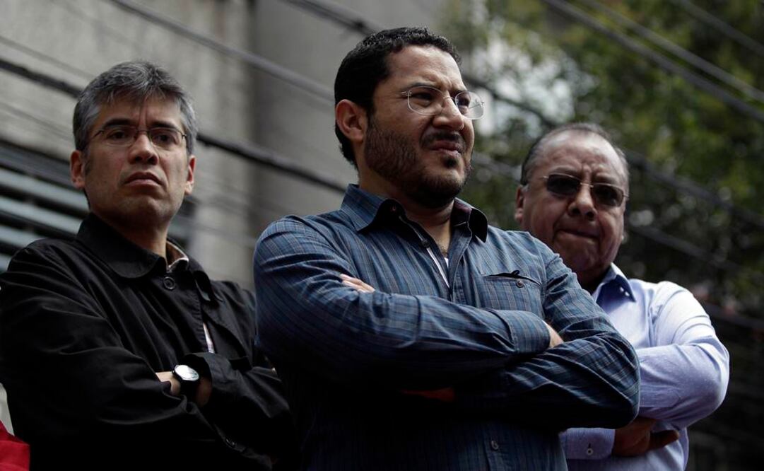 Batres encabezó un mitin frente al Tribunal Electoral del DF./Alejandro Acosta - EL UNIVERSAL