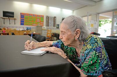Doña Vito terminó la secundaria a los 93 años
