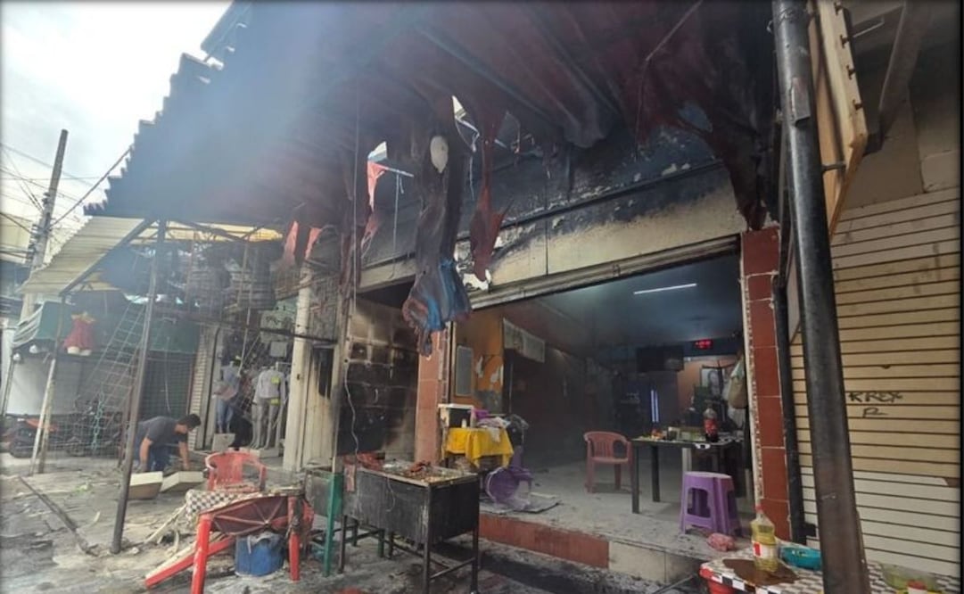 Se incendia local comercial en alcaldía Iztapalapa; hay dos personas con lesiones leves.
Foto: Especial.