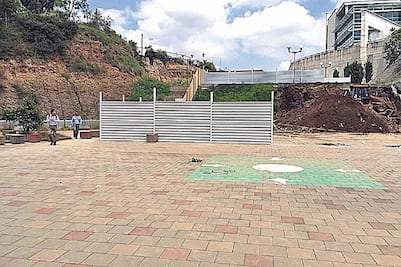 Rechazan retirar estacionamiento