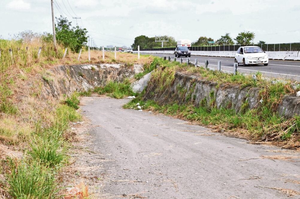 El 3 de febrero de 2013 el gobernador Javier Duarte colocó la primera piedra de la ansiada autopista Xalapa-Córdoba que hoy quedó en un simple trazo (FOTOS: MIGUEL ÁNGEL CARMONA. EL UNIVERSAL)