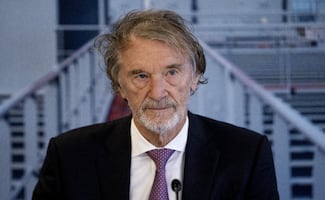 Millonario británico Jim Ratcliffe lamenta que su país no aplauda a los ricos, como EU; Reino Unido está "en decadencia", dice