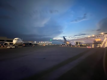 Llegan a México vuelos 19 y 20 con insumos médicos desde Shanghái