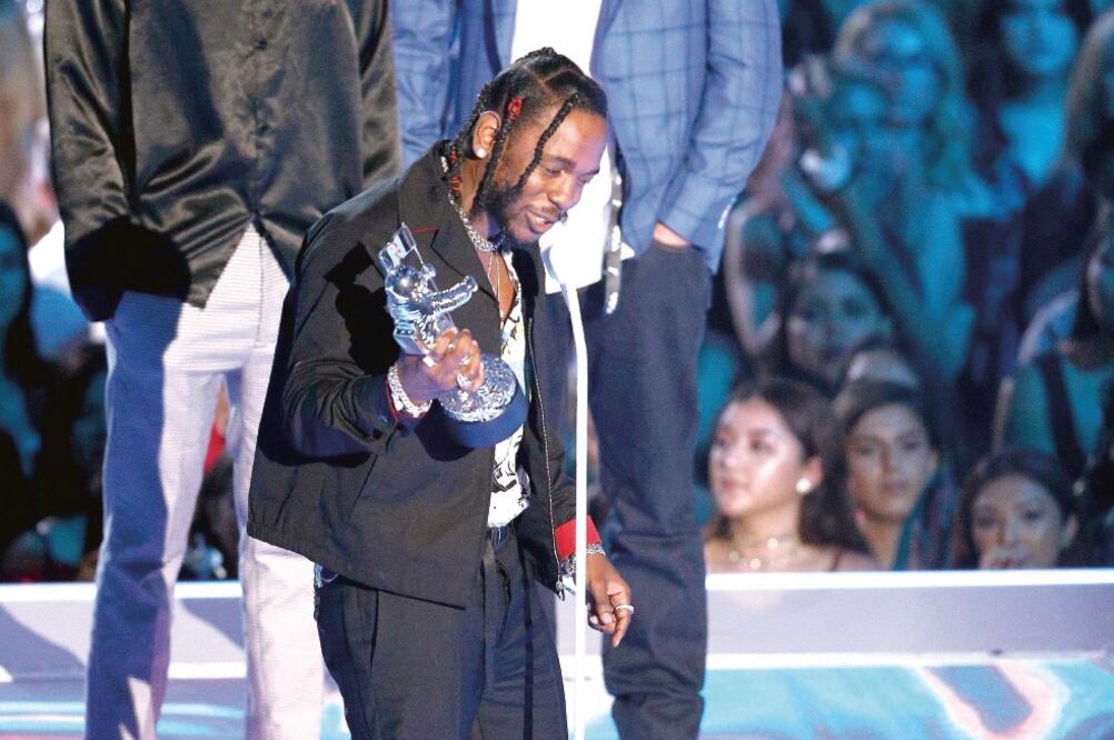 Kendrick ganó seis trofeos, inlcuyendo Video del año (KEVIN WINTER. AFP)