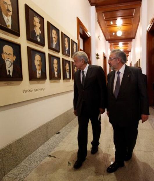 AMLO plantea a ministros bajar sueldos; responden con reducción de 5 mmdp