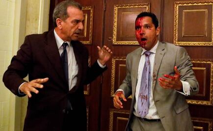 Chavistas irrumpen de forma violenta en Parlamento; hay 3 diputados heridos