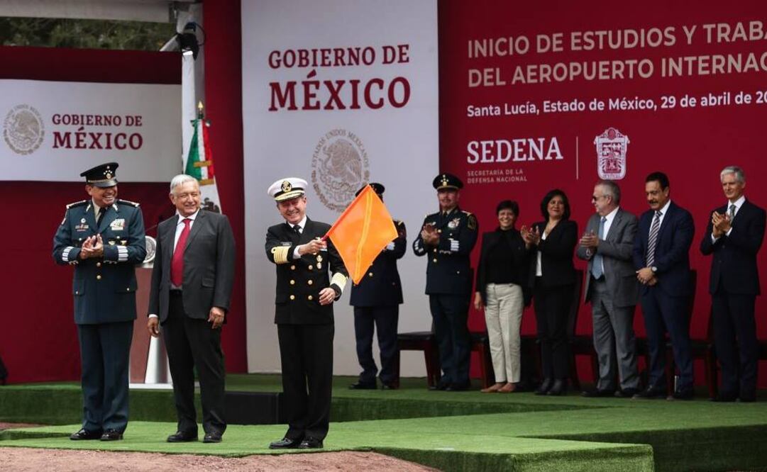 El presidente Andrés Manuel López Obrador participa en el inicio de los de estudios y trabajos preliminares para la construcción de la nueva terminal aérea (Foto: Diego Simón Sánchez / EL UNIVERSAL)