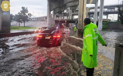 Lluvias pegan al oriente de la Ciudad de México; policías apoyan en zonas afectadas