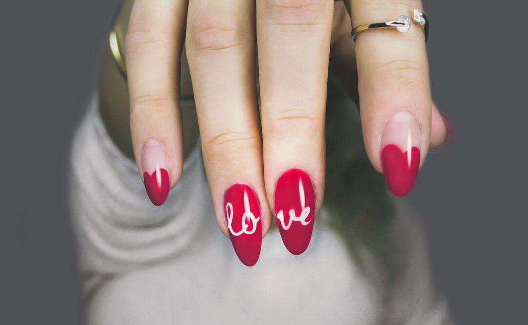 Los mensajes de amor son perfectos para la manicura del 14 de febrero. Foto: Unsplash