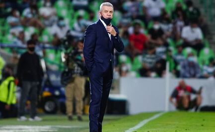 La paranoia de Javier Aguirre con el equipo de comunicación del Santos