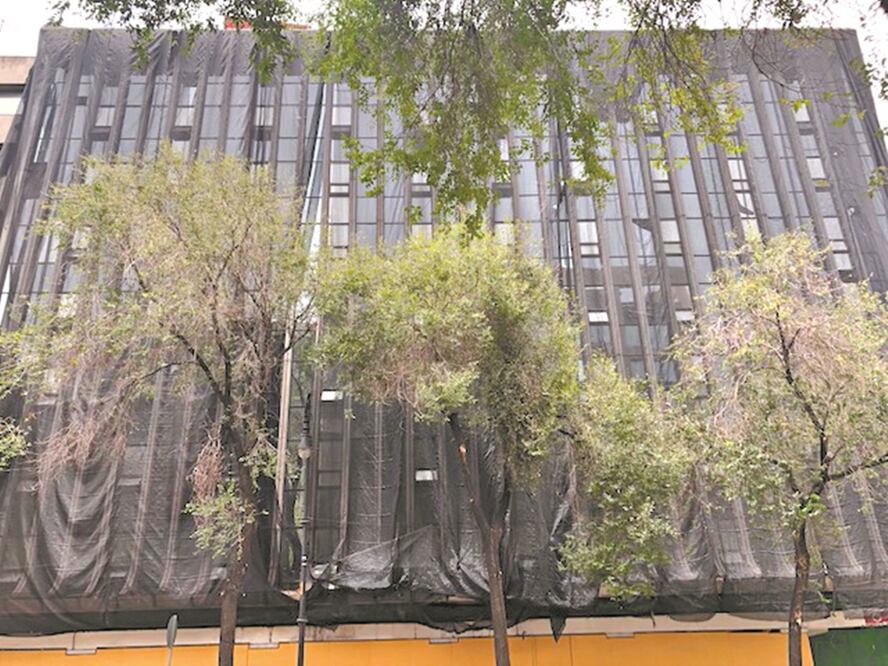 El edificio fue del Registro Nacional Agrario; está ubicado sobre Avenida 20 de Noviembre y Tlaxcoaque. FOTOS: ARIADNA GARCÍA. EL UNIVERSAL