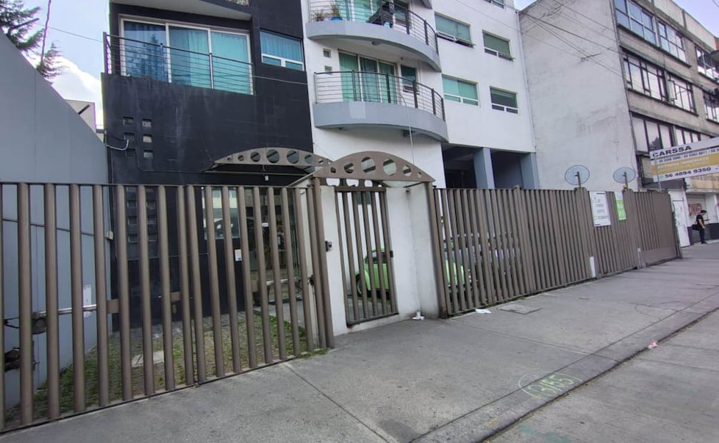 Edificio donde fue localizado el cuerpo de Edith Guadalupe permanece sin vigilancia; personas ingresan sin restricción.
Foto: Arantxa Meave