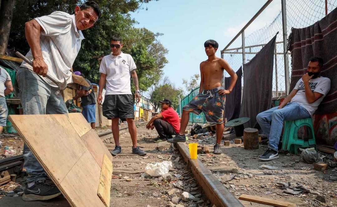 Migrantes establecidos en Las Vías de Tren en la colonia Vallejo el 11 febrero de 2025. Foto:Luis Camacho/El Universal