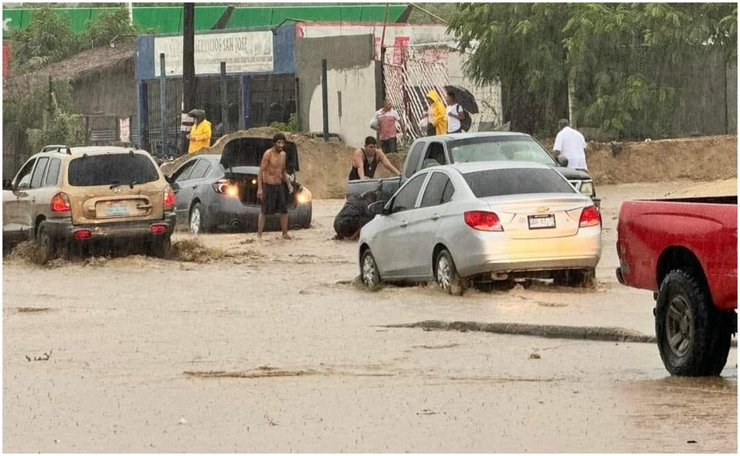 Inundaciones y deslaves en calles de Baja California Sur provocado por la tormenta tropical Ileana. Foto: Especial